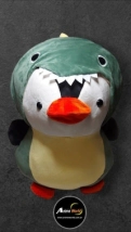 PELUCHE PINGUINO CON DISFRAZ DINOSAURIO #1 (38CM APROX) (P1209)