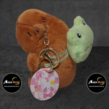 PELUCHE LLAVERO PREMIUM - CARPINCHO-CAPIBARA CON MOCHILA #1 (13CM APROX) (P1342)