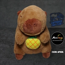 PELUCHE CARPINCHO-CAPIBARA CON ACCESORIO EN SUS MANOS #3 (23CM APROX) (P1539)