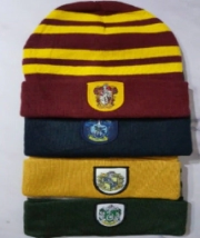 HARRY POTTER - GORRO ESCUDO HUFFLEPUFF BORDADO