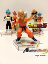 DRAGON BALL Z BASE HEXAGONO TRANSP #3 CON GOKU ROJO (10CM APROX) (F0124)